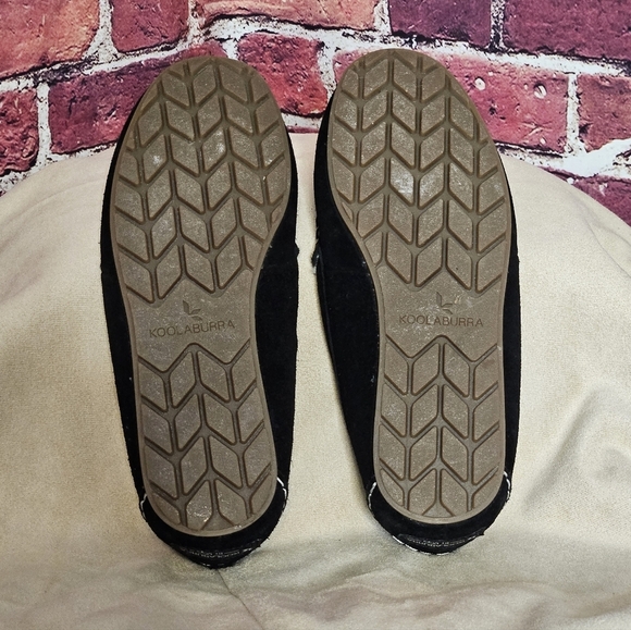 Koolaburra Black and White Cozy Slippers - Picture 4 of 7